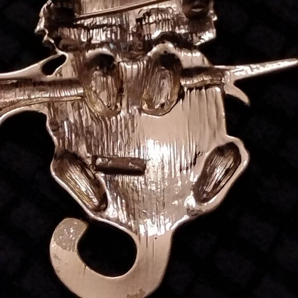 Gold Cat Figure Hanging On A Tree Branch Brooch With A Code (PLVQ?) - Picture 7 of 7